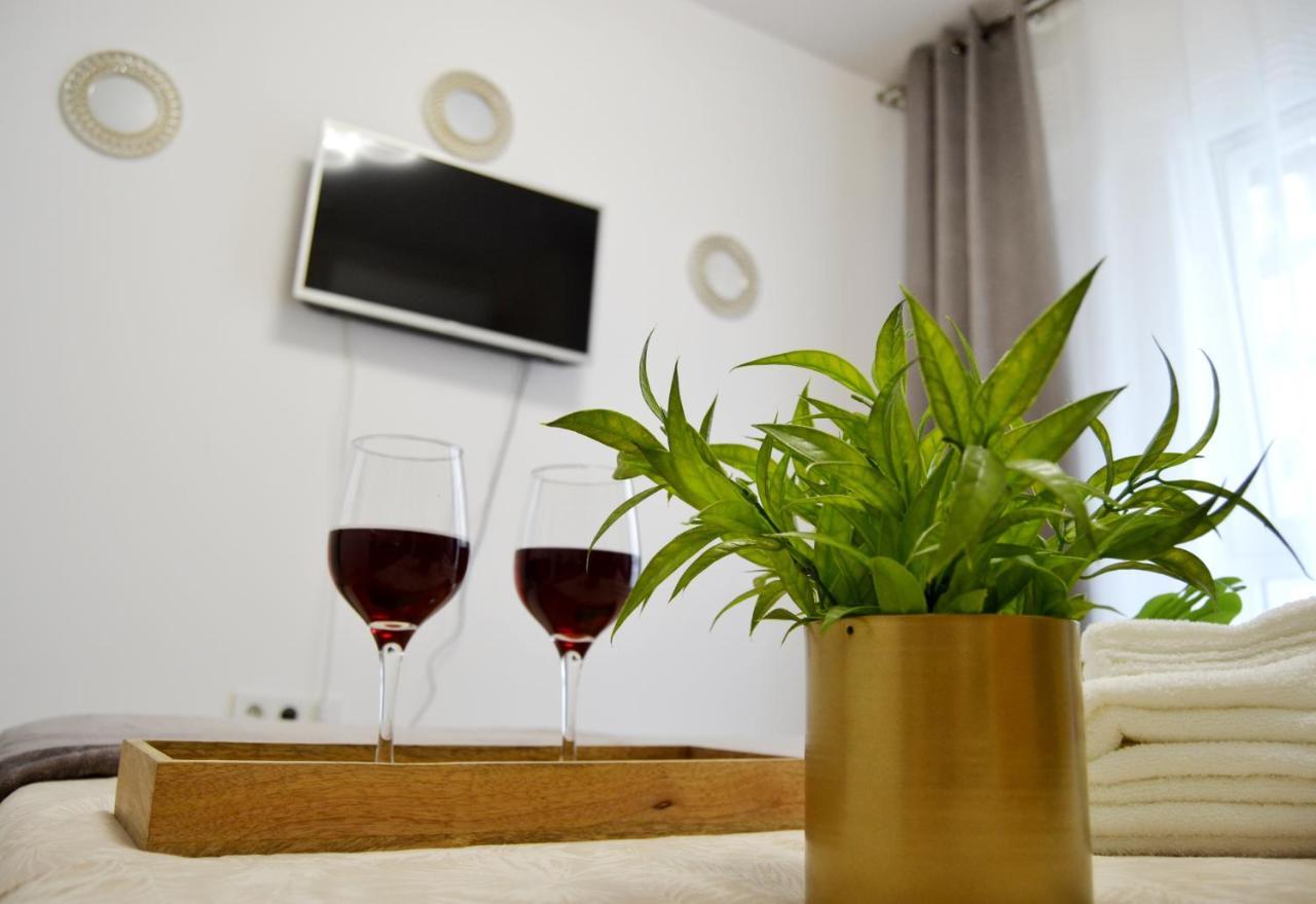 Sunshine - New & Quiet 1Br Apt, Business Area, Close To Airport, Highway A3, Subway Бухарест Экстерьер фото